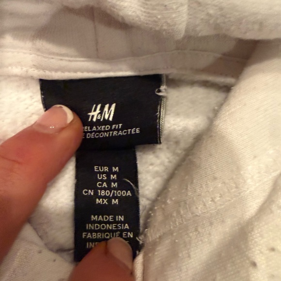 One of a kind upcycled Medium H & M sweatshirt w quilted material - Picture 4 of 4